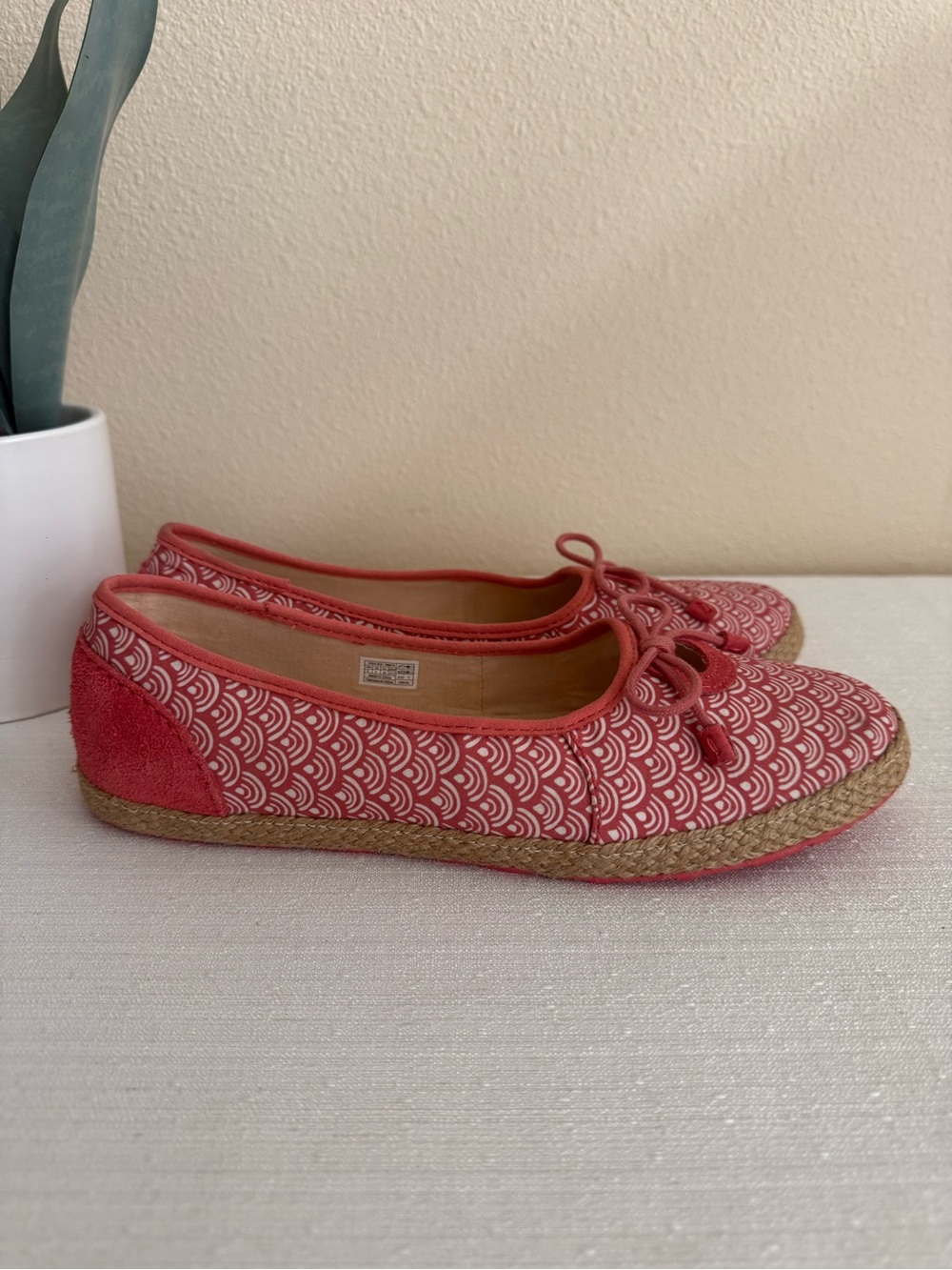 New UGG Red Scallop Design Textile/Leather Espadrille Flats